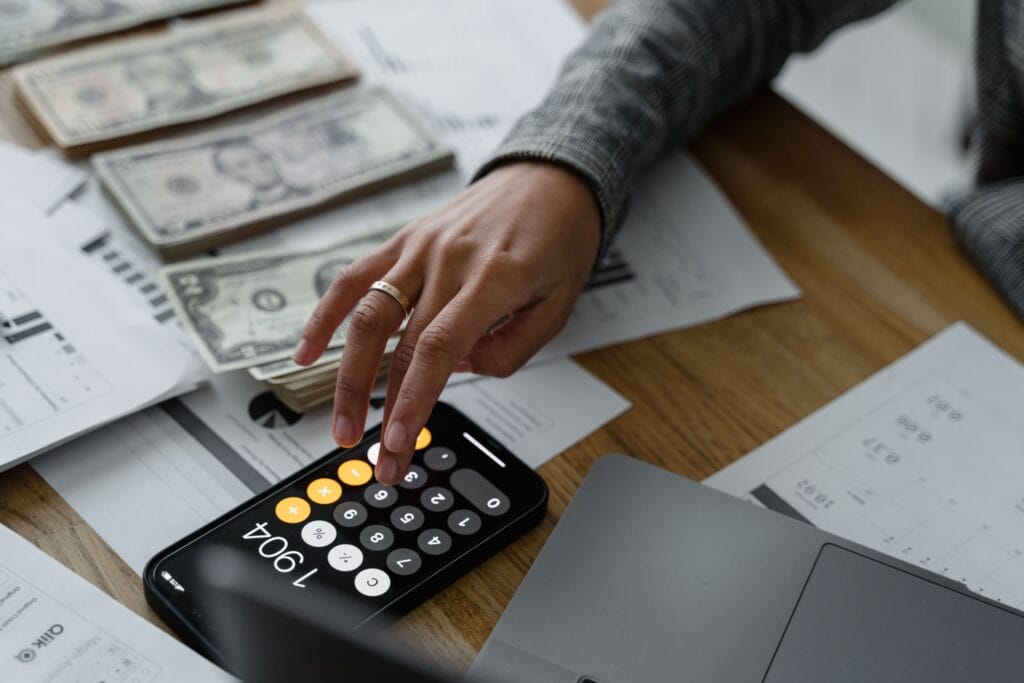 Planejamento financeiro pessoal com organização de receitas, gastos e metas